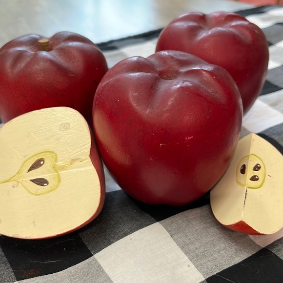 Wooden apples - Picture 1 of 2